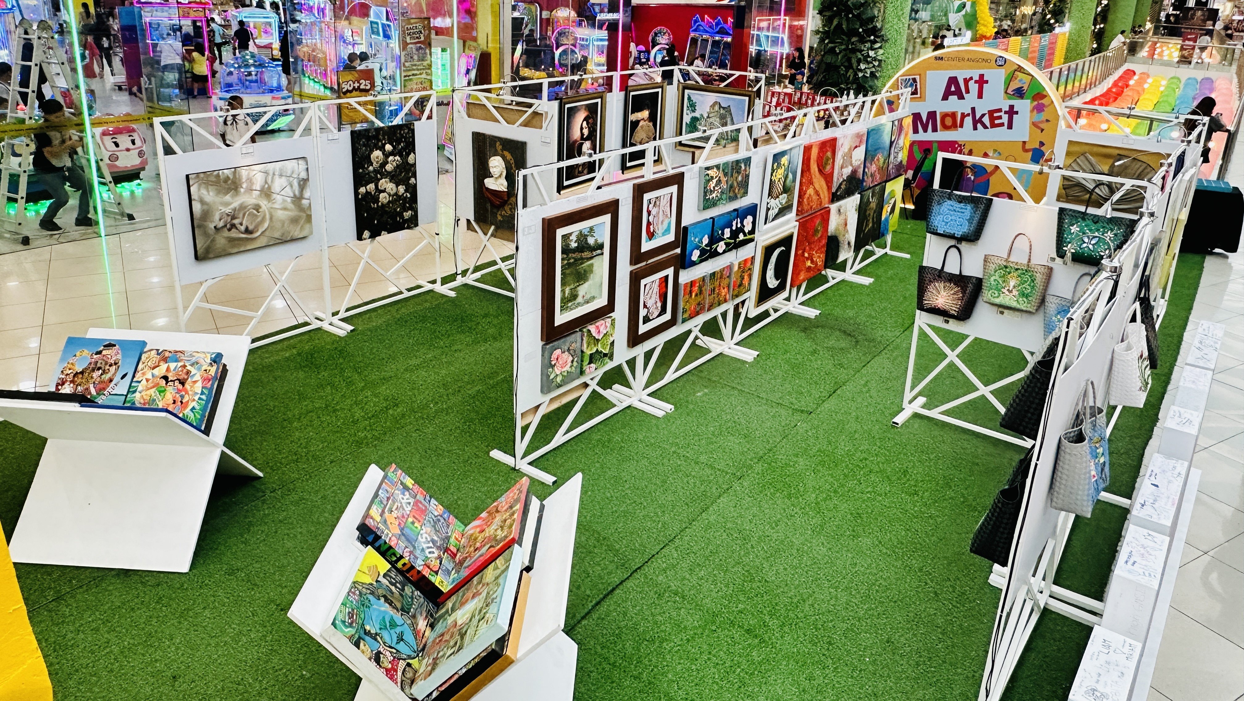 SM Art Market at SM Center Angono 
empowers artists and enriches community
